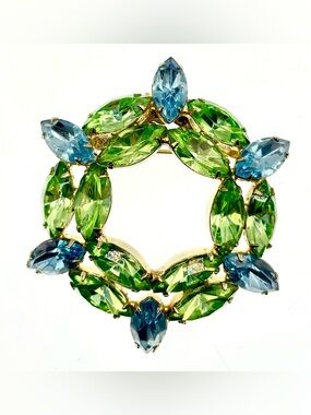 Vintage 1950s Green Blue Rhinestone Wreath Brooch Uranium Mid Century Gold Tone